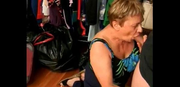  Grandma from EpikGranny.com gives blowjob with cum facial